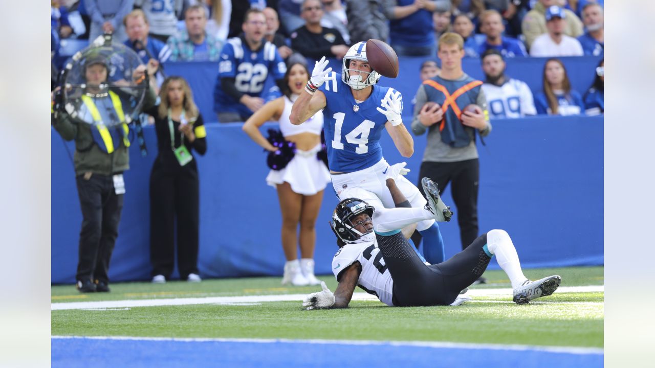 New York Giants wide receiver David Sills (84) makes a catch against New  York Jets cornerback Lamar Jackson (38) in the first half of an NFL  preseason football game against the New