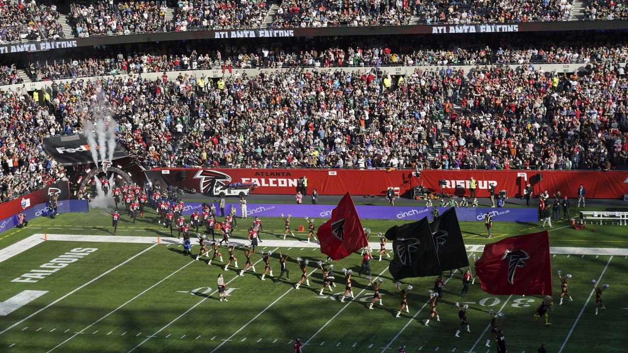 London, UK. 10th October 2021; Tottenham Hotspur stadium, London, England;  NFL UK Series, Atlanta Falcons versus New York Jets: General view of the  Tottenham Hotspur Stadium and the American football pitch Credit: