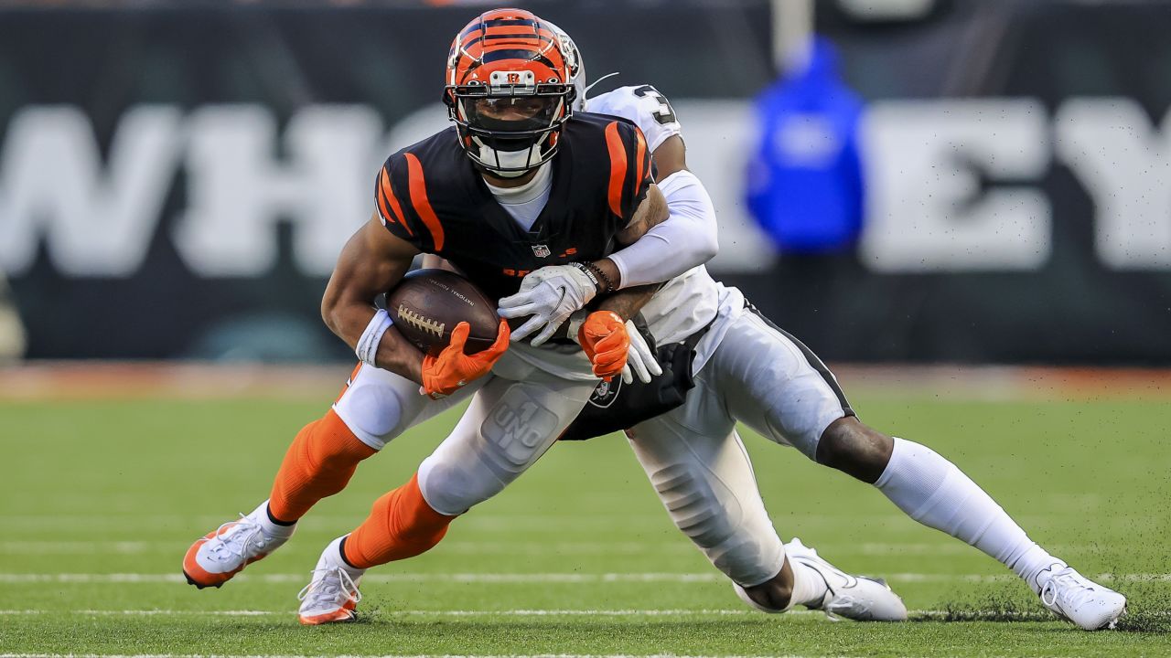 Saturday January 15, 2022: Cincinnati Bengals running back Joe Mixon (28)  warms up before the start of the NFL AFC Wildcard Playoff game between the  Las Vegas Raiders and the Cincinnati Bengals