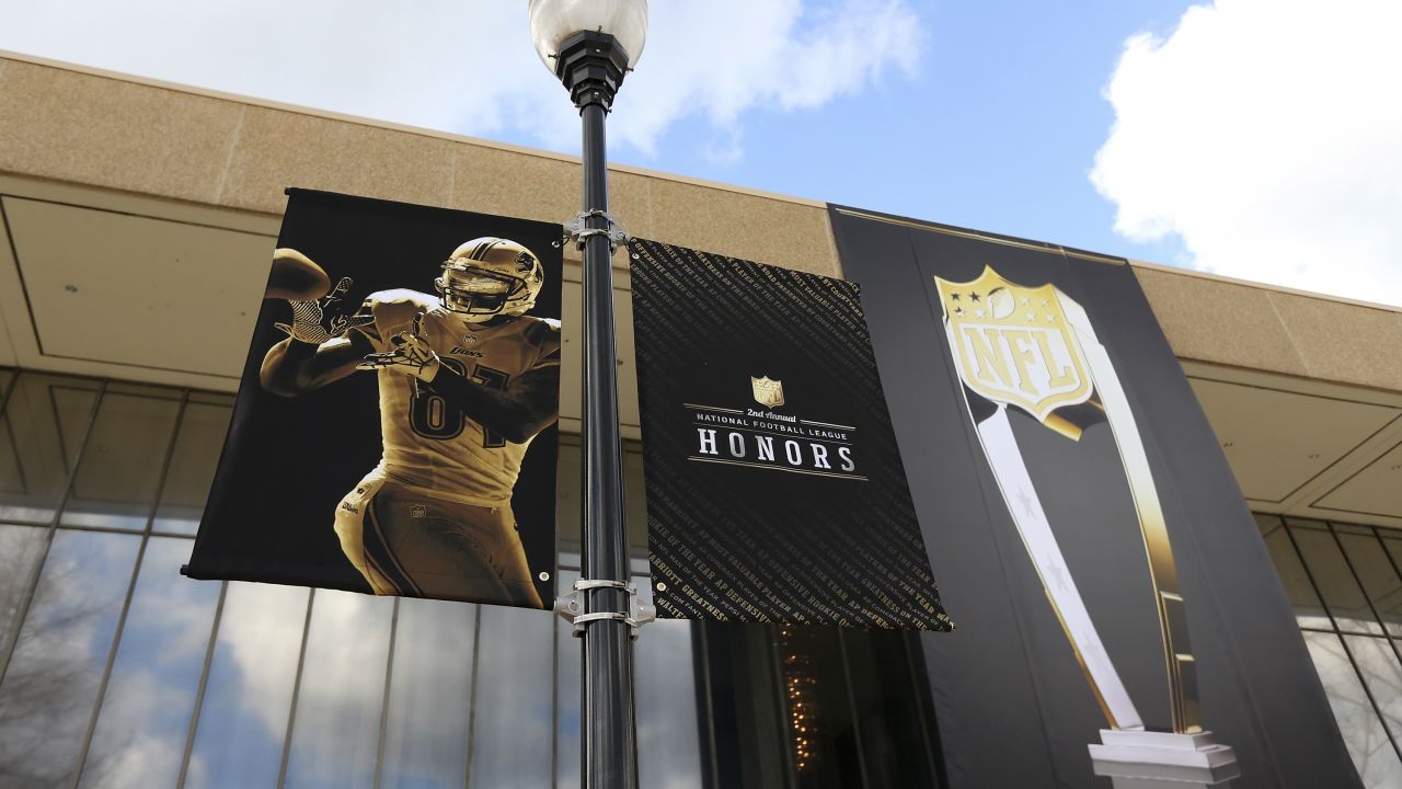 Dallas Cowboys quarterback Dak Prescott catches up with NFL Network's  Melissa Stark, Nate Burleson at NFL Honors red carpet