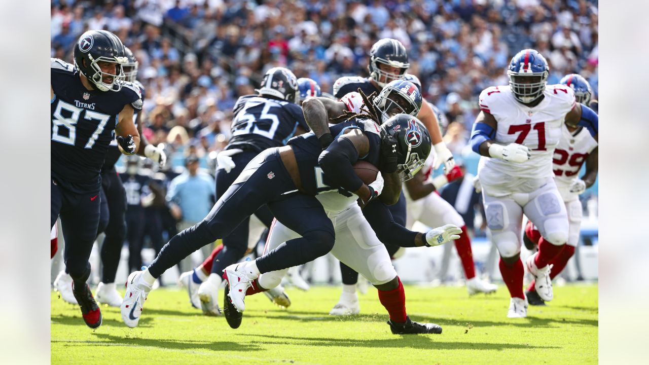 New York Giants Derrick Ward breaks the tackle of Green Bay