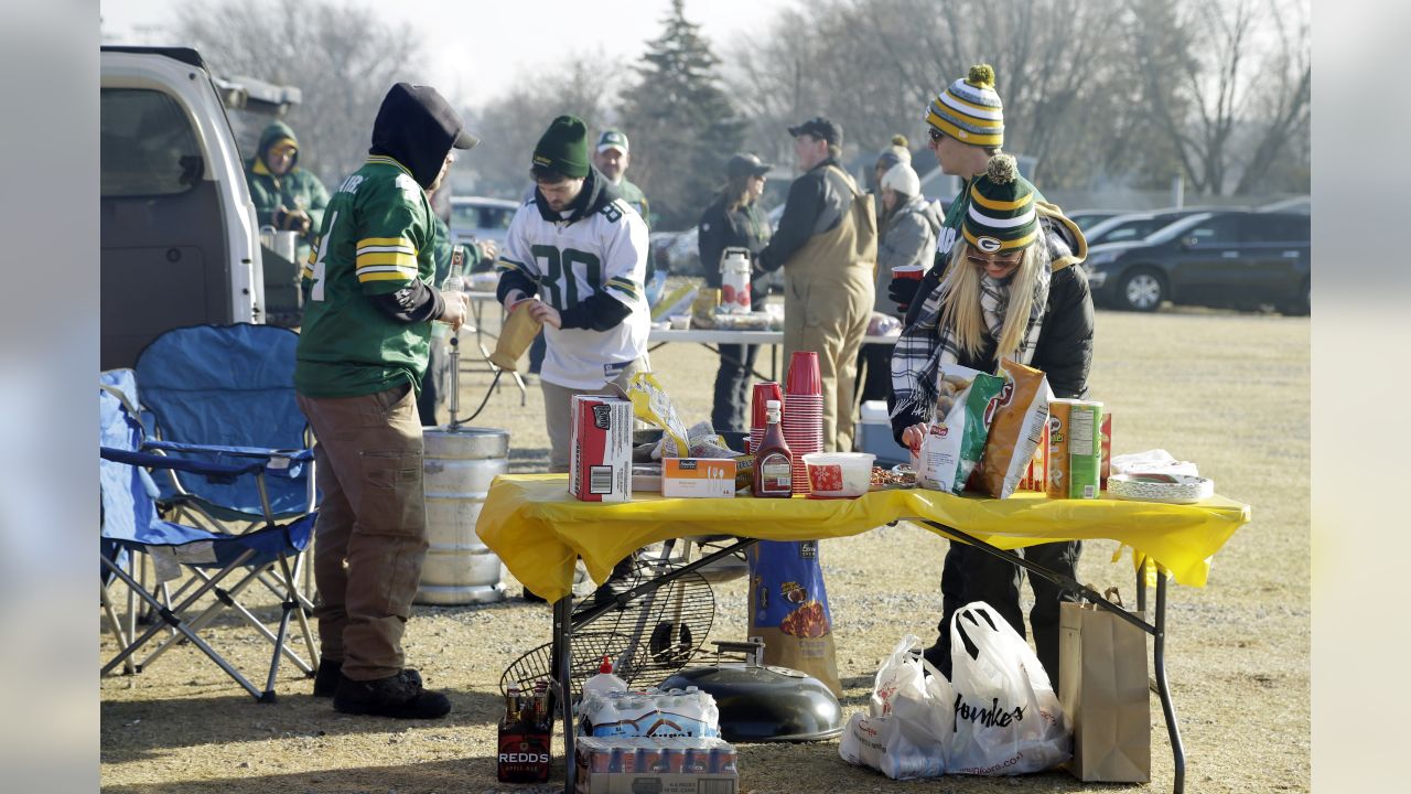 Tailgating for teamwork: East View hosts NFL-style party for