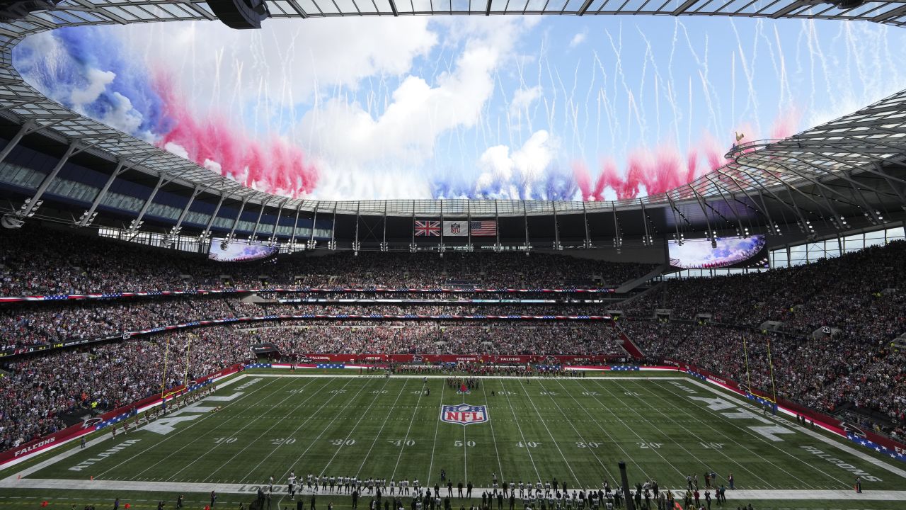 Jacksonville Jaguars mascot JUMPS OFF Tottenham Hotspur Stadium