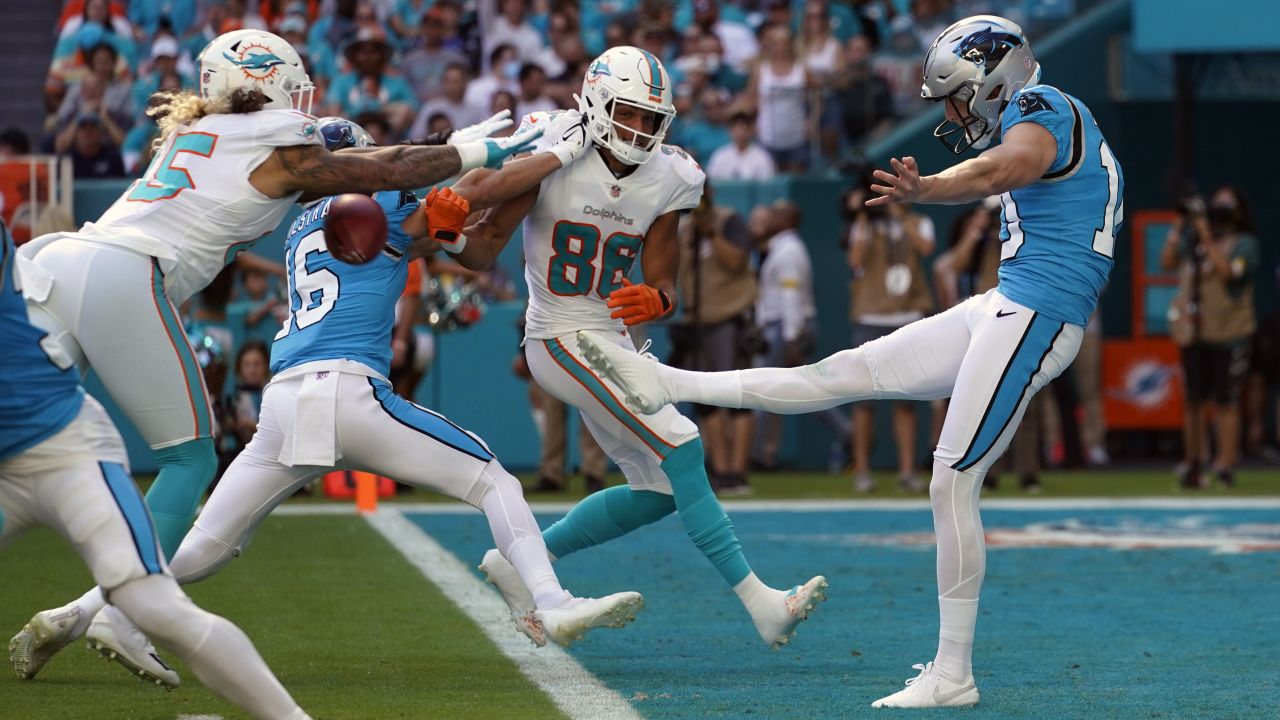 Miami Dolphins linebacker Duke Riley (45) runs toward the ball