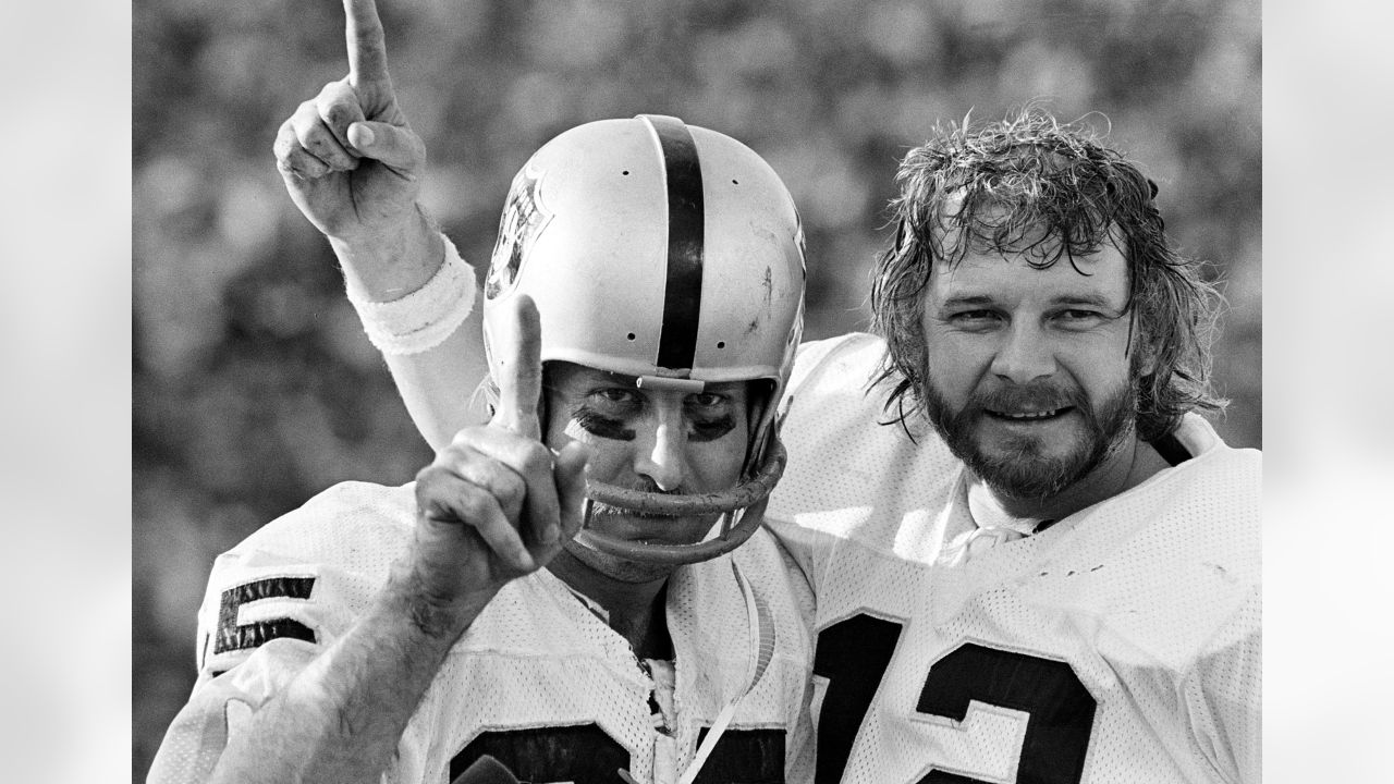 Oilers Quarterback Archie Manning meets Saints Quarterback Kenny Stabler