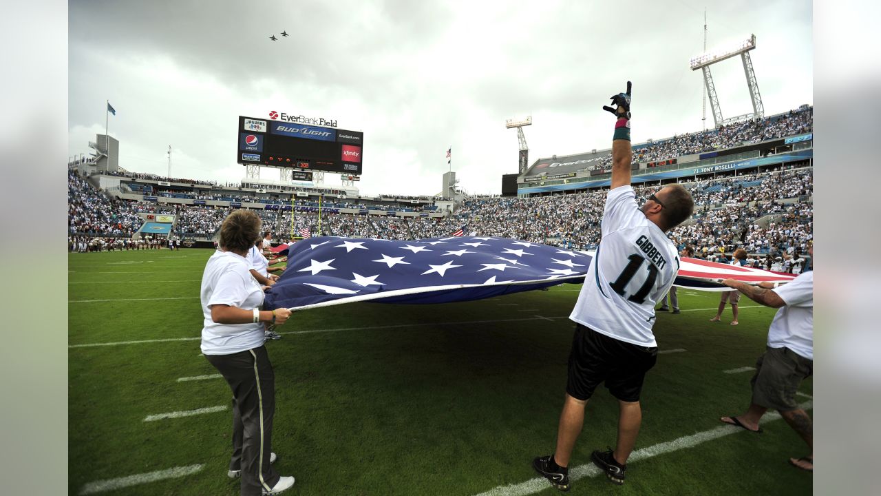 Army launches inquiry into startling NFL game flyover by Fort