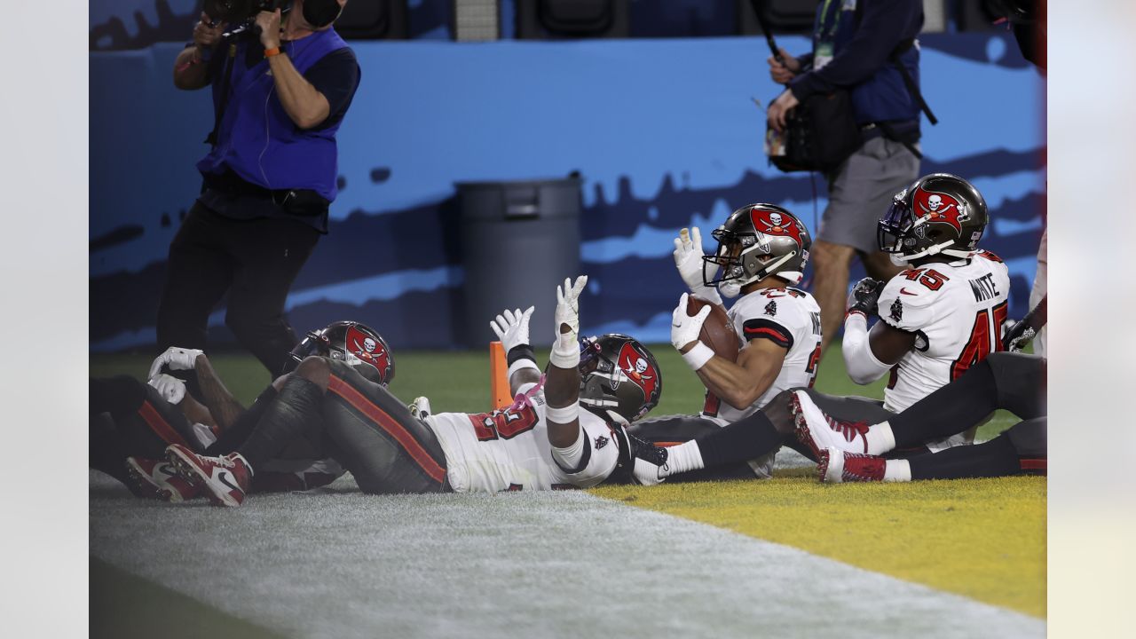 Tampa Bay Buccaneers strong safety Antoine Winfield Jr. (31) celebrates  with Tampa Bay Buccanee …