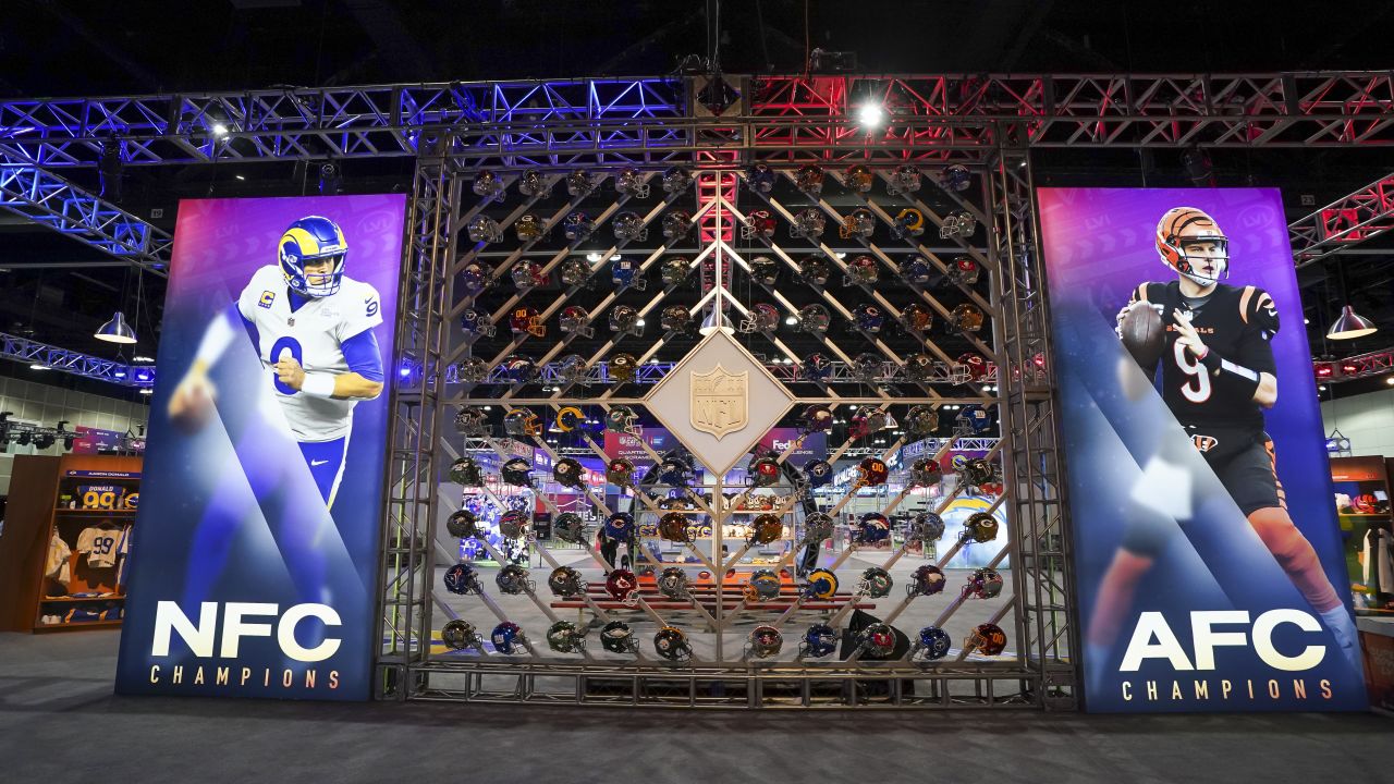 Inglewood, USA. 09th Feb, 2022. The helmets of Super Bowl participants Los  Angeles Rams (l) and Cinncinati Bengals stand on a table in front of the  Vince Lombardy Trophy, which the winner