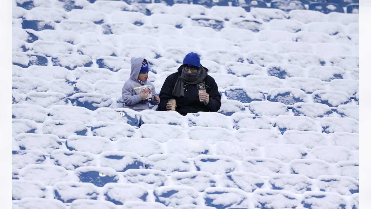 Rain, sleet or snow: How NFL players stay warm during the coldest