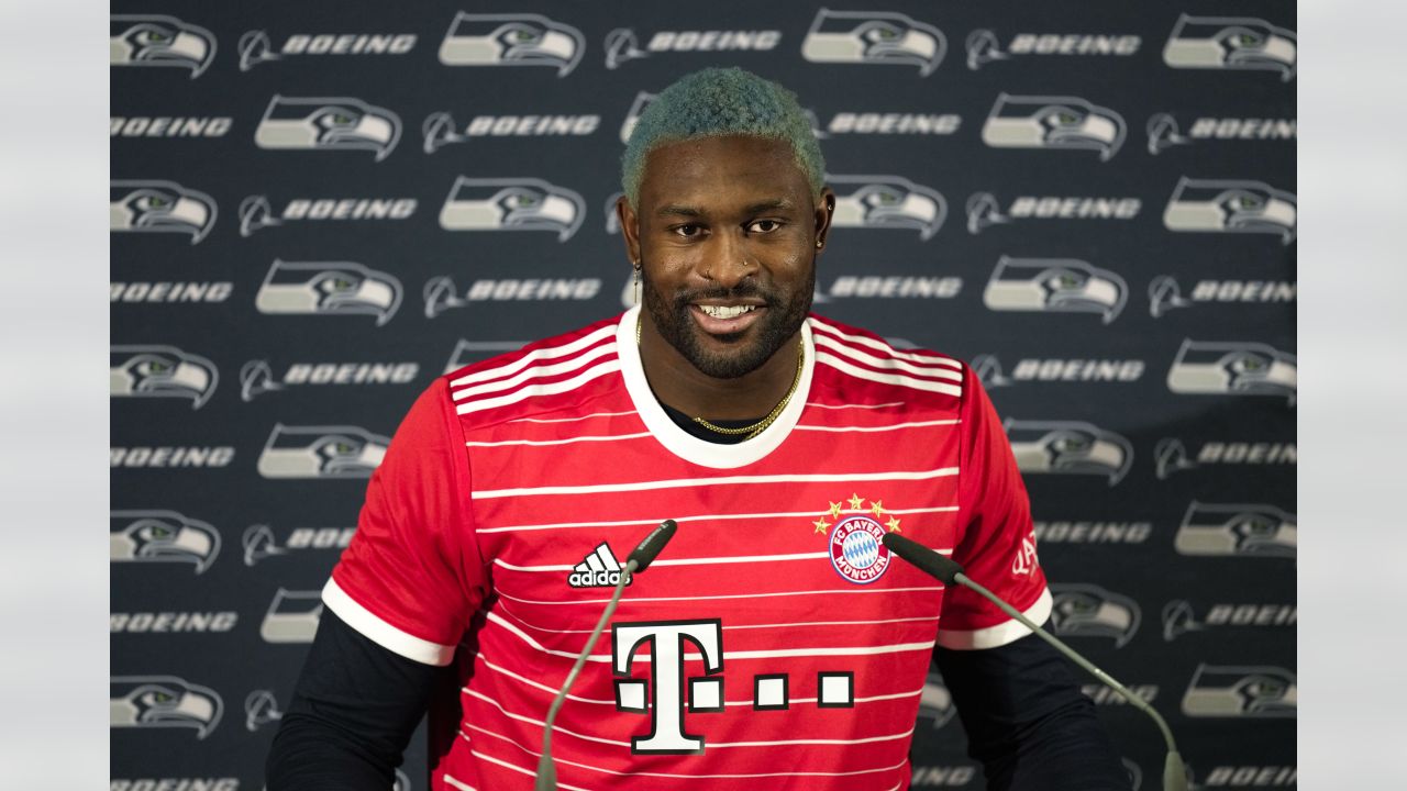 Seattle Seahawks wide receiver DK Metcalf wears a jersey of German  Bundesliga soccer club FC Bayern Muenchen as he attends a news conference  in Munich, Germany, Friday, Nov. 11, 2022. The Tampa