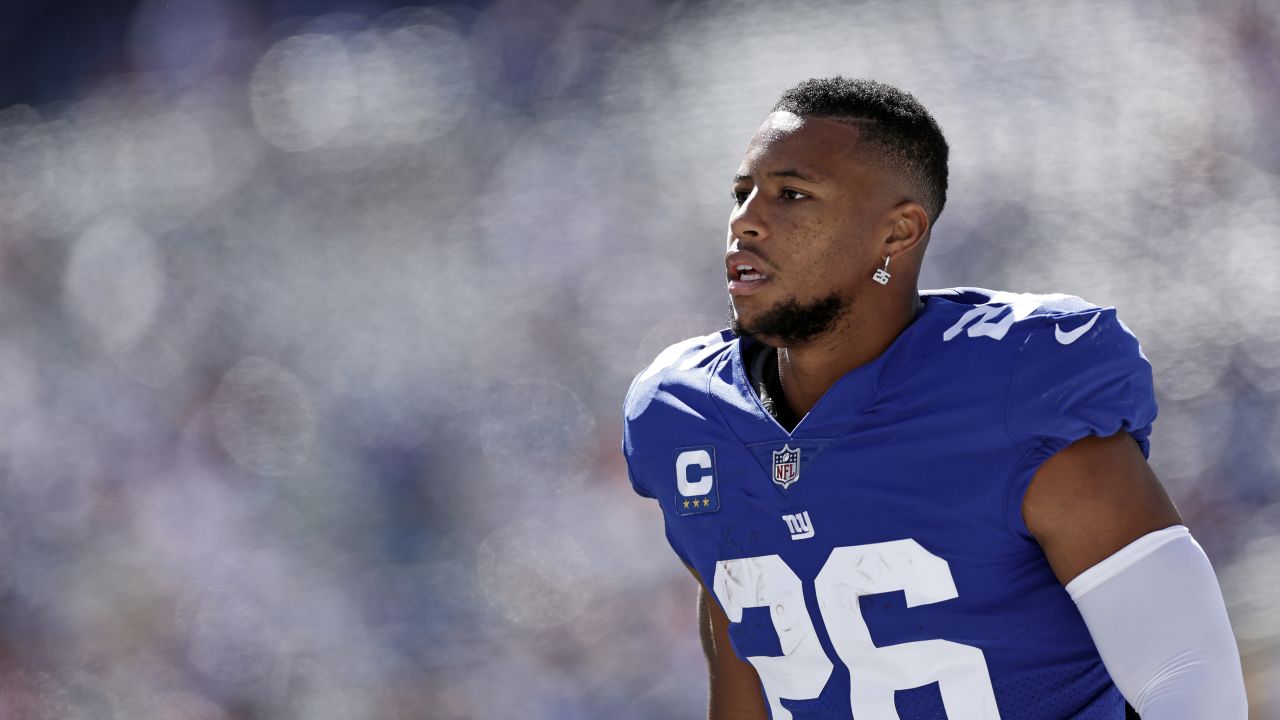 East Rutherford, New Jersey, USA. 30th Sep, 2018. New York Giants running  back Saquon Barkley (26) high five some young fans prior to kickoff between  the New Orlean Saints and the New