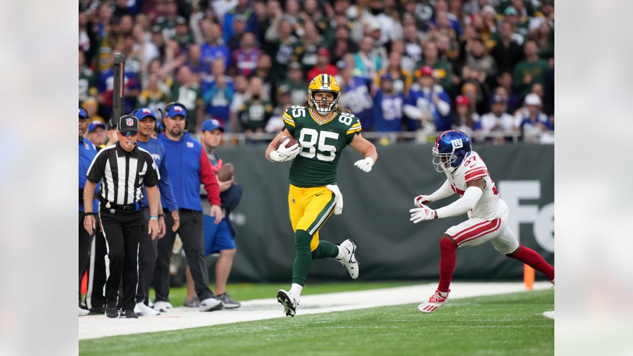 London, UK. 9th October 2022; Tottenham Hotspur Stadium. Tottenham, London,  England; NFL UK football, New York Giants versus GreenBay Packers: Green  Bay Packers Quarterback Aaron Rodgers (12) receives the snatch Credit:  Action