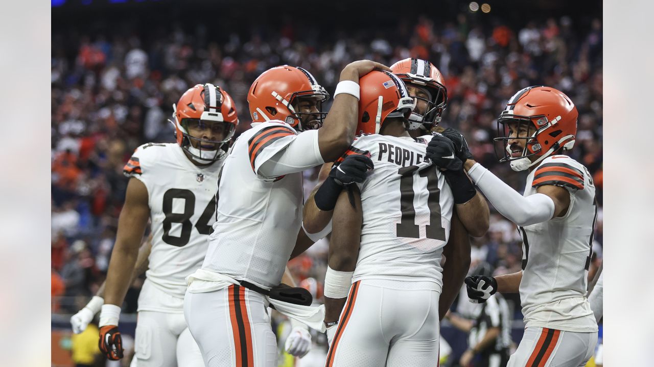 Houston, Texas, USA. 4th Dec, 2022. Cleveland Browns wide receiver Amari  Cooper (2) is tackled after a catch during an NFL game between the Houston  Texans and the Cleveland Browns on Dec.