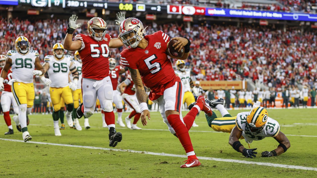 Santa Clara, United States. 27th Sep, 2021. San Francisco 49ers quarterback  Trey Lance (5) runs for a yard against the Green Bay Packers at Levi's  Stadium in Santa Clara, California on Sunday