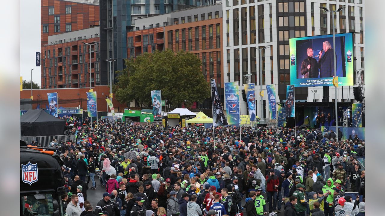 London, UK. 14 October 2018. Raiders fans. Seattle Seahawks at Oakland  Raiders NFL game at Wembley Stadium, the first of the NFL London 2018  games. Final score Seahawks 27 Raiders 3. Credit: