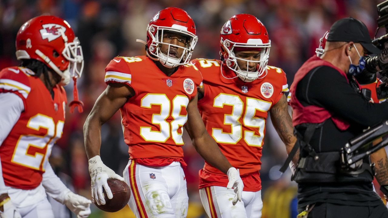 Kansas City Chiefs Mobile: Kansas City Chiefs Cornerback L'Jarius Sneed  (38) on the bench prior to an NFL Football …