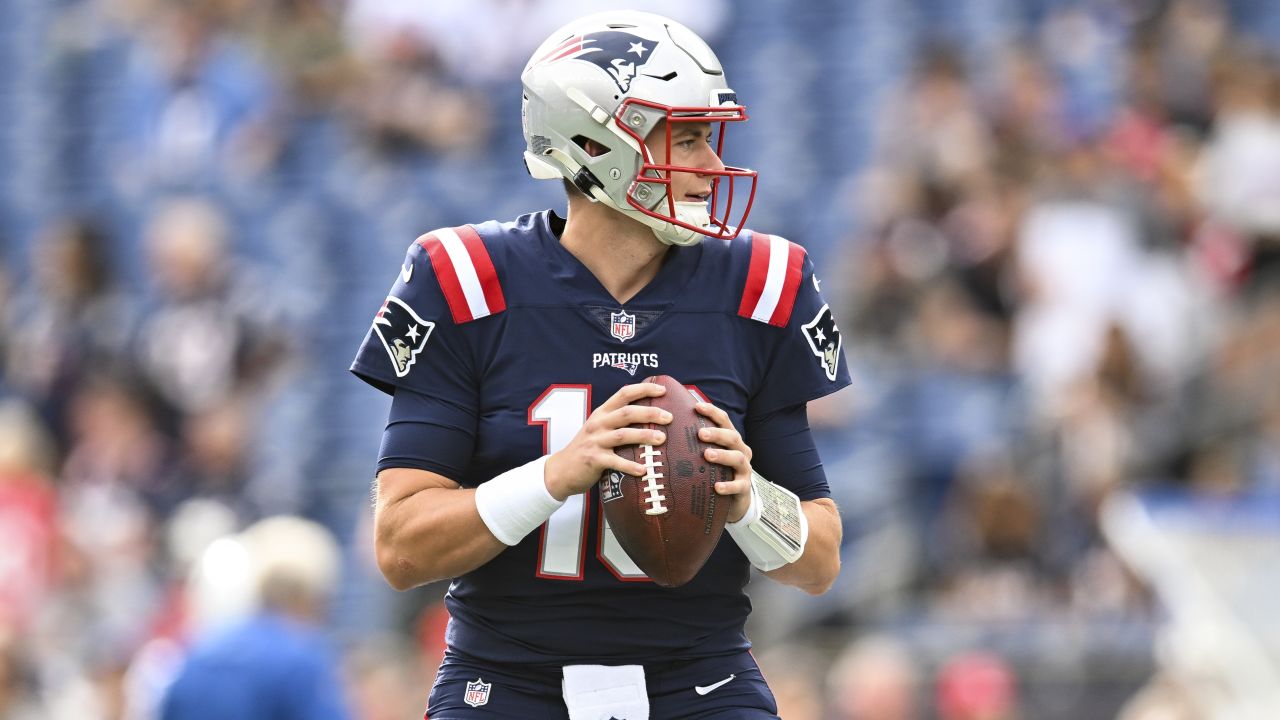 FOXBOROUGH, MA - NOVEMBER 06: Indianapolis Colts quarterback Sam