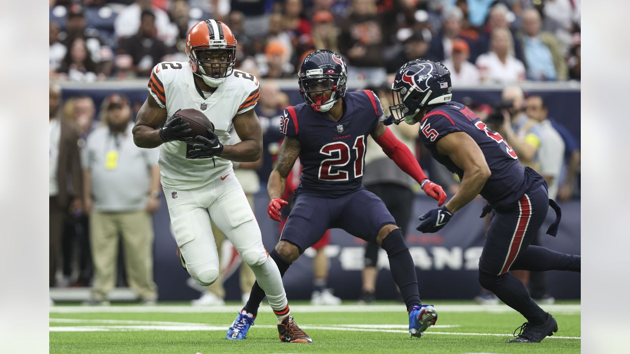 Houston, Texas, USA. 4th Dec, 2022. Cleveland Browns wide receiver Amari  Cooper (2) is tackled after a catch during an NFL game between the Houston  Texans and the Cleveland Browns on Dec.