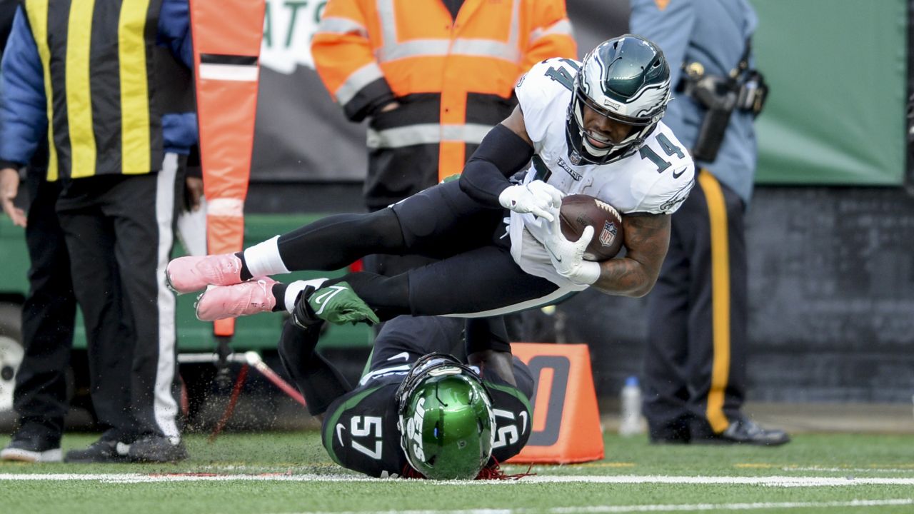 East Rutherford, New Jersey, USA. 5th Dec, 2021. Philadelphia Eagles  quarterback Gardner Minshew (10) warmup prior to game against the New York  Jets at MetLife Stadium in East Rutherford, New Jersey on