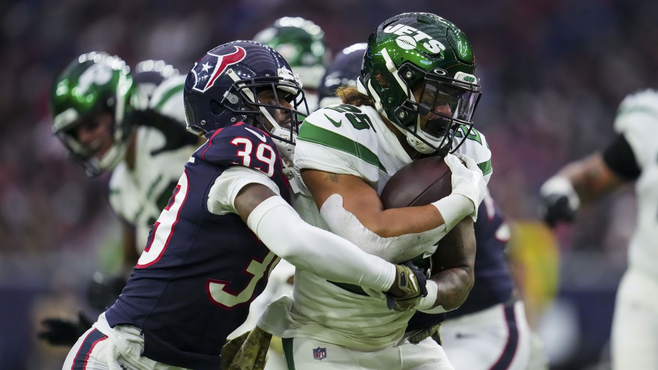 East Rutherford, New Jersey, USA. 6th Dec, 2020. New York Jets running back  Ty Johnson (25) in action during the NFL game between the Las Vegas Raiders  and the New York Jets