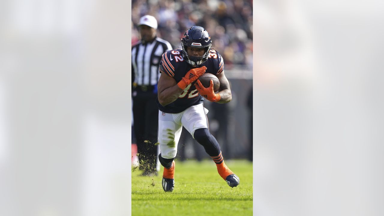 CHICAGO, IL - NOVEMBER 21: Baltimore Ravens quarterback Tyler Huntley (2)  throws the football during a game between the Chicago Bears and the Baltimore  Ravens on November 21, 2021 at Soldier Field