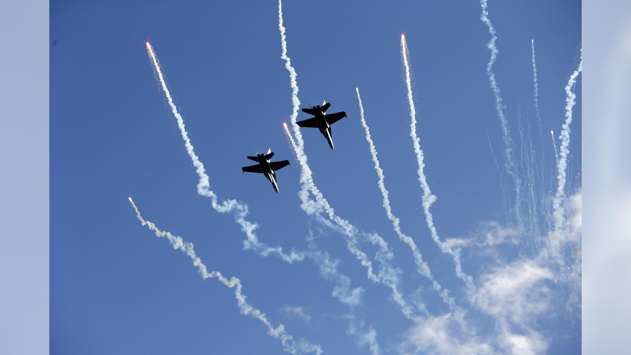 Bold Tigers perform flyover at NFL game > Mountain Home Air Force Base >  News & Photos/Videos