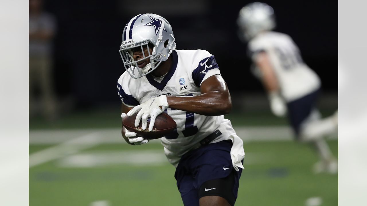 Dallas Cowboys tight end Jeremy Sprinkle (87) and running back