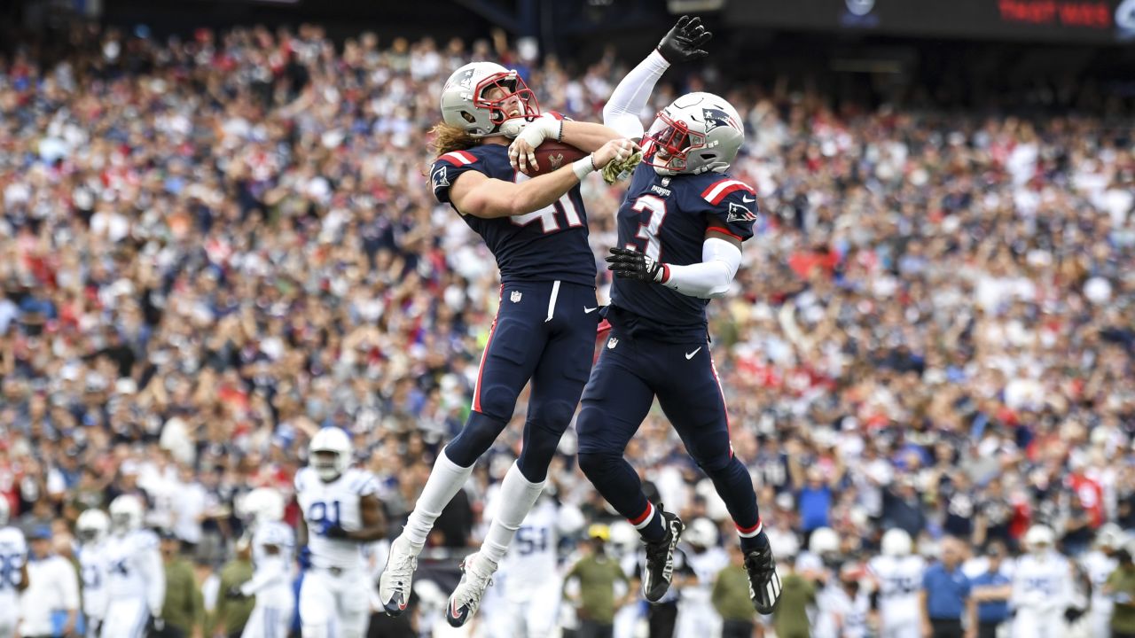 New England Patriots safety Jabrill Peppers (3) catches the ball prior to  an NFL football game