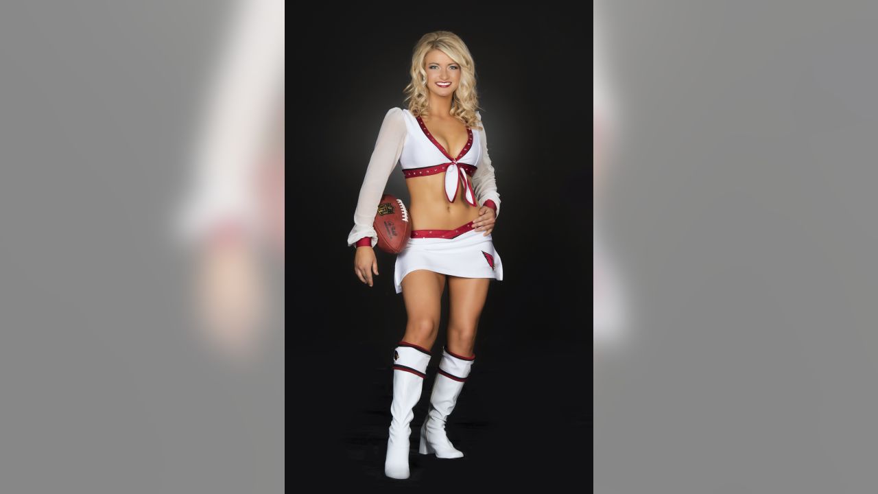 Here Are the 16 Sexiest NFL Cheerleader Halloween Costumes - Maxim