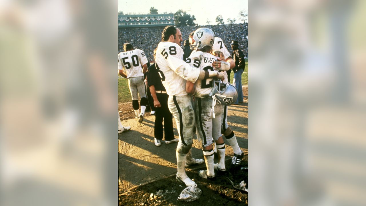 OAKLAND, CA - CIRCA 1970's: Wide Receiver Fred Biletnikoff of the