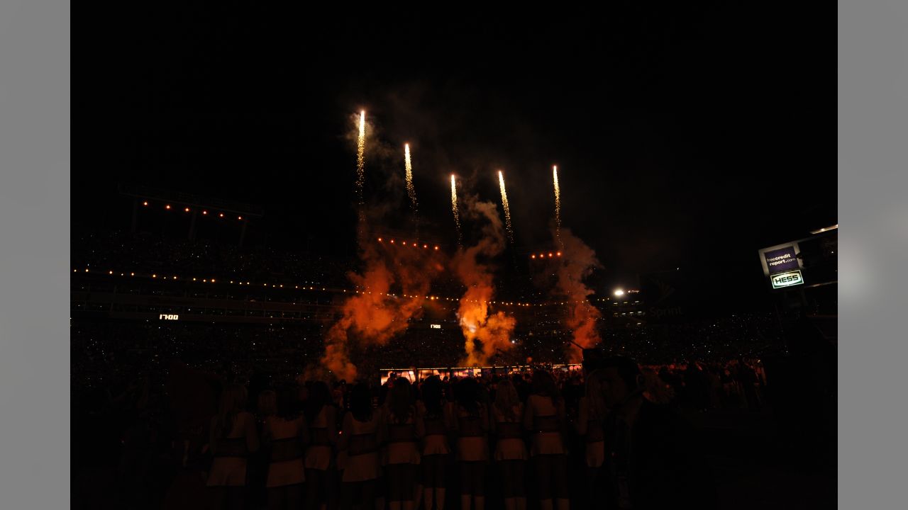 Bruce Springsteen performs at halftime during the NFL Super Bowl XLIII  football game, Sunday, Feb. 1, 2009, in Tampa, Fla. (AP Photo/Mark Humphrey  Stock Photo - Alamy