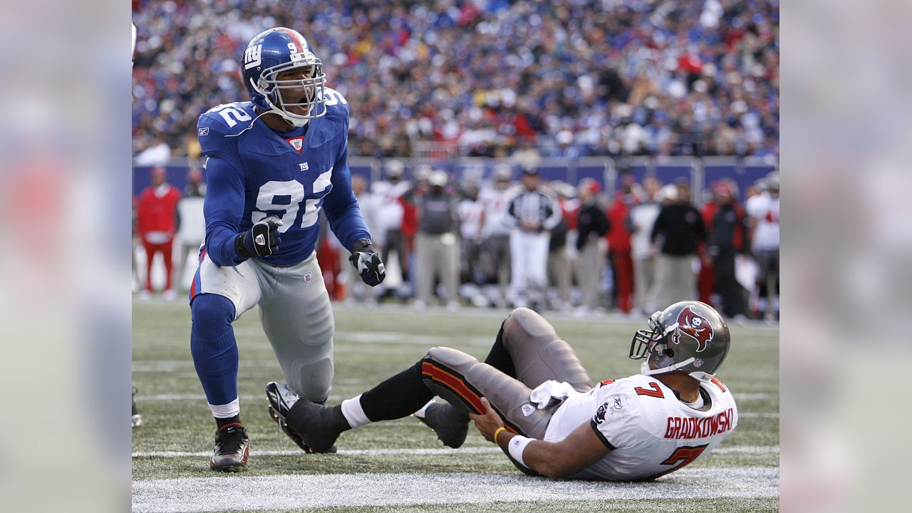 Osi Umenyiora of the New York Giants taunts quarterback Drew Bledsoe  News Photo - Getty Images