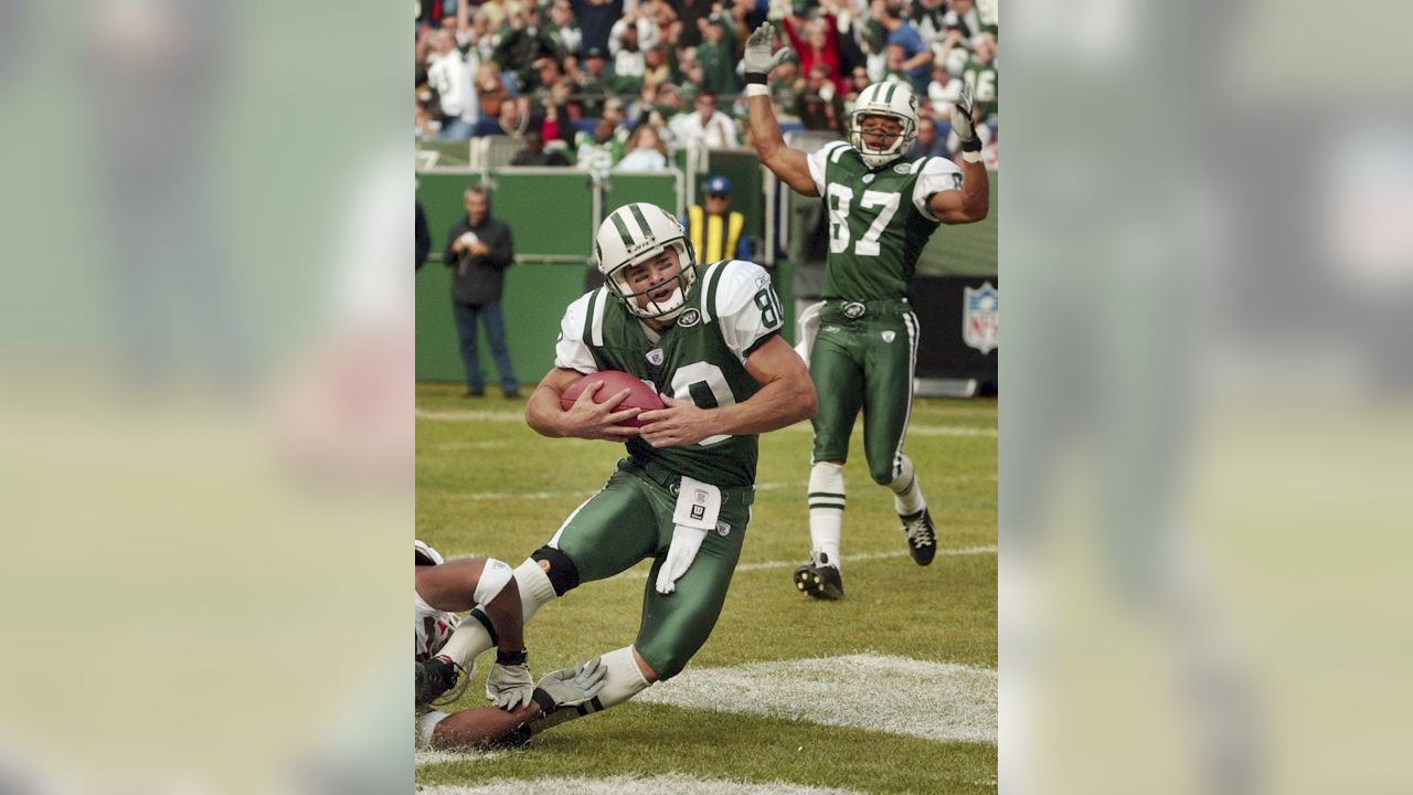 New York Jets Chad Pennington celebrates with teammates