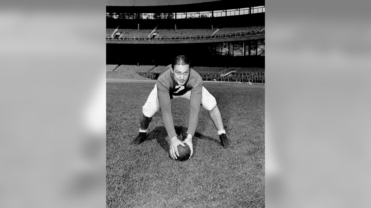 Football player Mel Hein of the New York Giants, November 20, 1940. (AP  Photo Stock Photo - Alamy