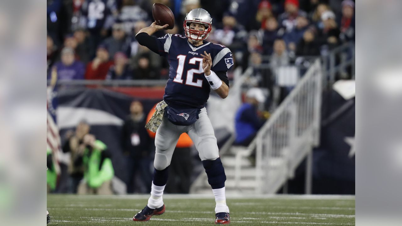 Fans Loved Tom Brady Doing Yoga on the Sidelines of a Preseason Game