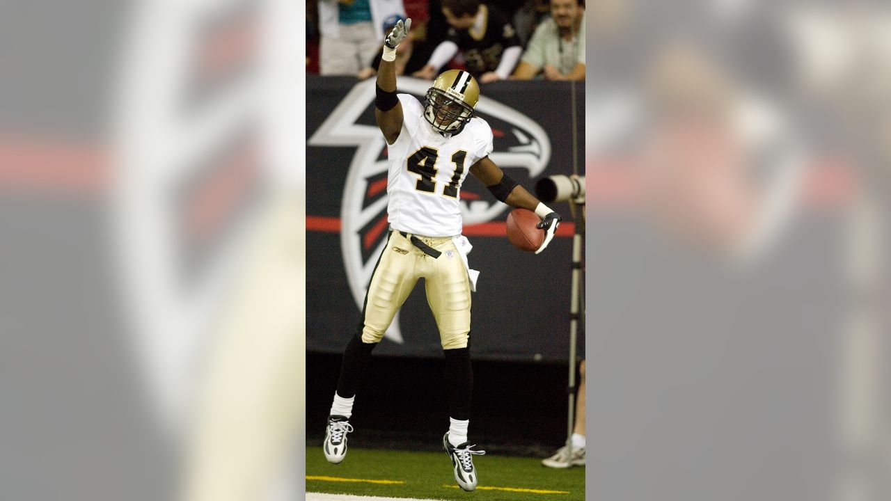 Tony Jones Jr. #34 of the New Orleans Saints rushes for a first down  News Photo - Getty Images