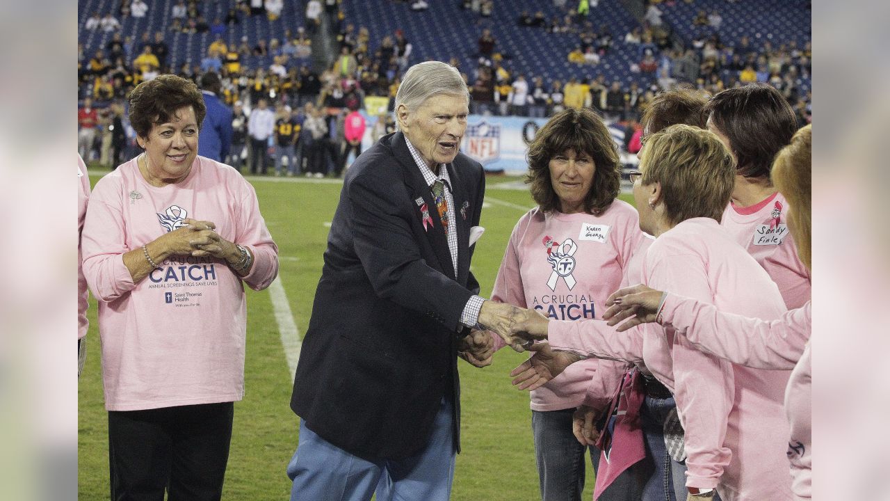 ADO - Broncos Ravens Football Breast cancer survivors bring attention to  helping to cure the disease during opening cermonies prior to a NFL week 5  football game between the Baltimore Ravens against