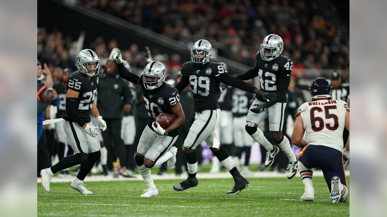 LONDON, ENGLAND - OCTOBER 06 2019: Cheerleaders perform during the NFL game  between Chicago Bears and Oakland Raiders at Tottenham Stadium in London,  United Kingdom Stock Photo - Alamy