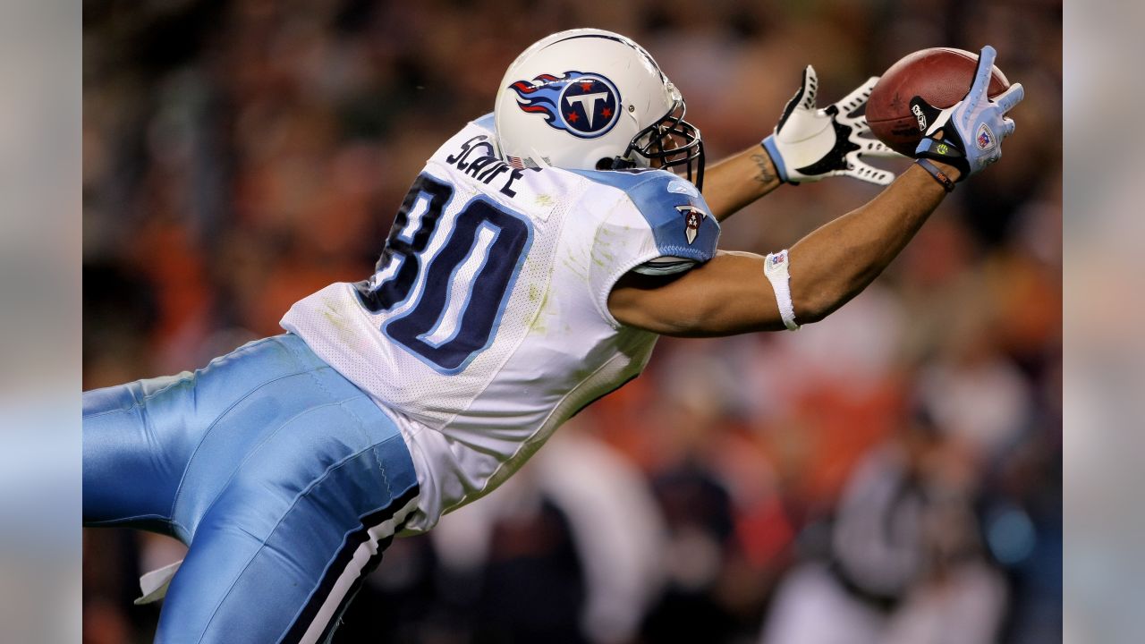 25 November 2007: Tennessee Titans kicker Rob Bironas (2) against