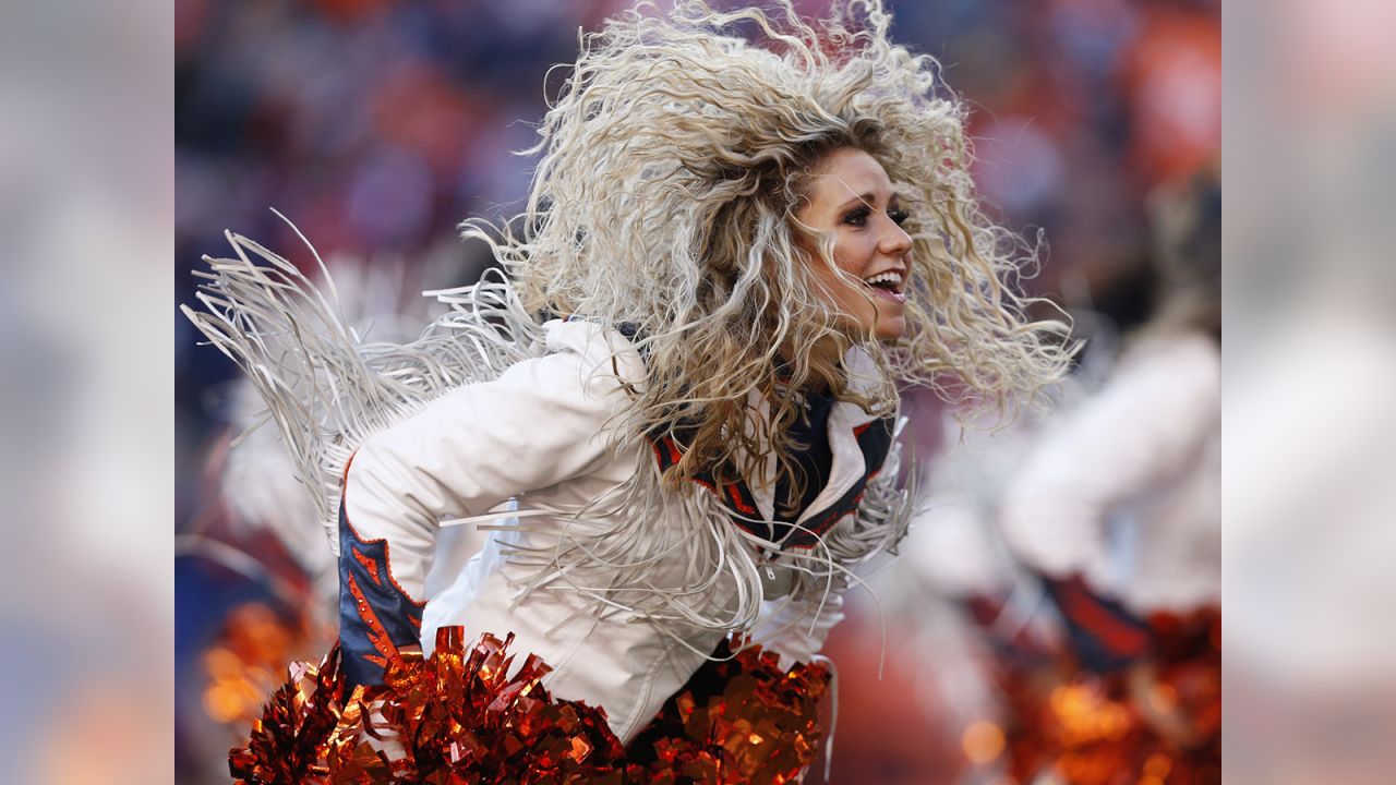 2015 NFL cheerleaders: Week 10