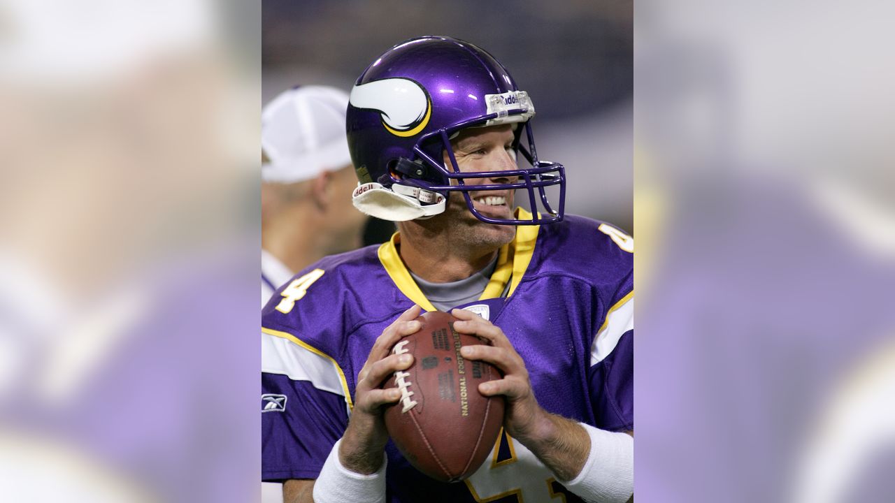 Brett Favre of the Minnesota Vikings warms up before the season