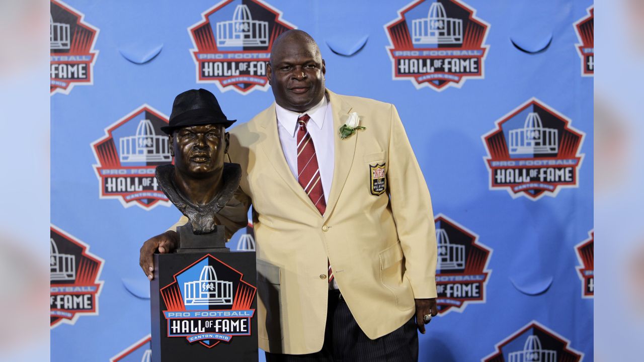 NFL Hall of Famer Rickey Jackson receiving diploma from Pittsburgh