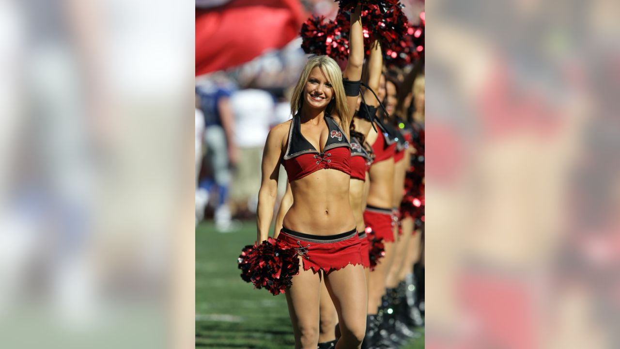 ESPN - Photos - Defense, and cheerleaders, highlight wild-card weekend