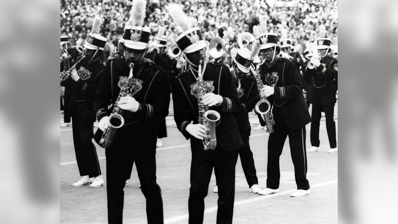 \ud83c\udfc8On January 12, 1975 Super Bowl IX was held in front of 80,997 fans at  Tulane Stadium in New Orleans, Louisiana. The Pittsburgh Steelers defeated  the... | By Davenport Sports Network | Facebook