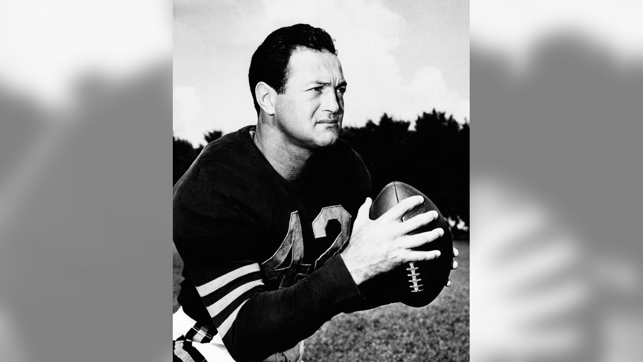 Sid Luckman (1916-1998), American football quarterback for the Chicago Bears  from 1939 to 1950 Stock Photo - Alamy