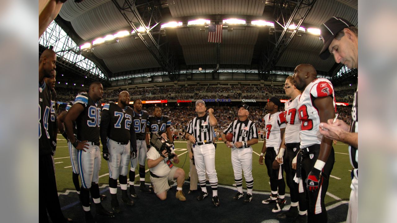 Mariah at the 2005 NFL Thanksgiving Day halftime show.