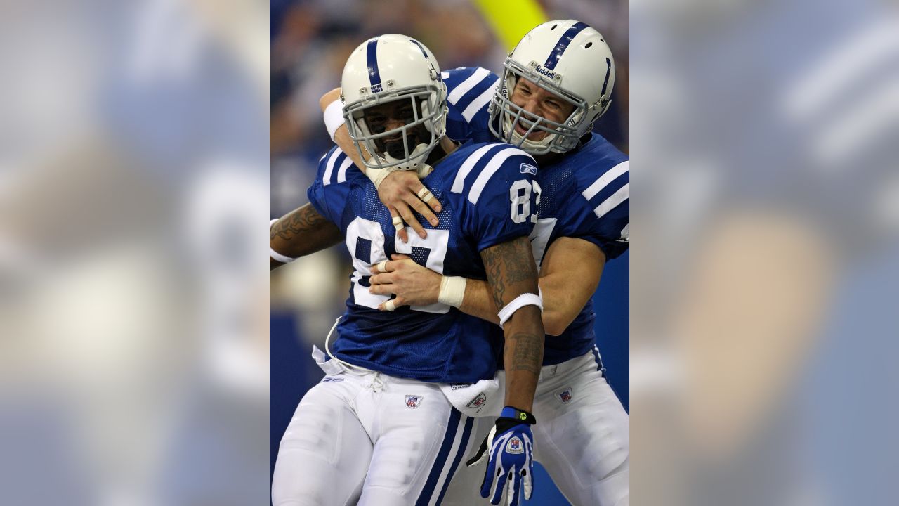 242 Indianapolis Colts Gary Brackett Photos & High Res Pictures - Getty  Images