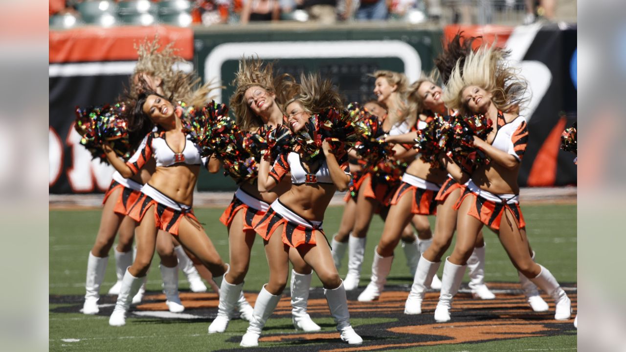 2009 NFL Cheerleaders: Week 11