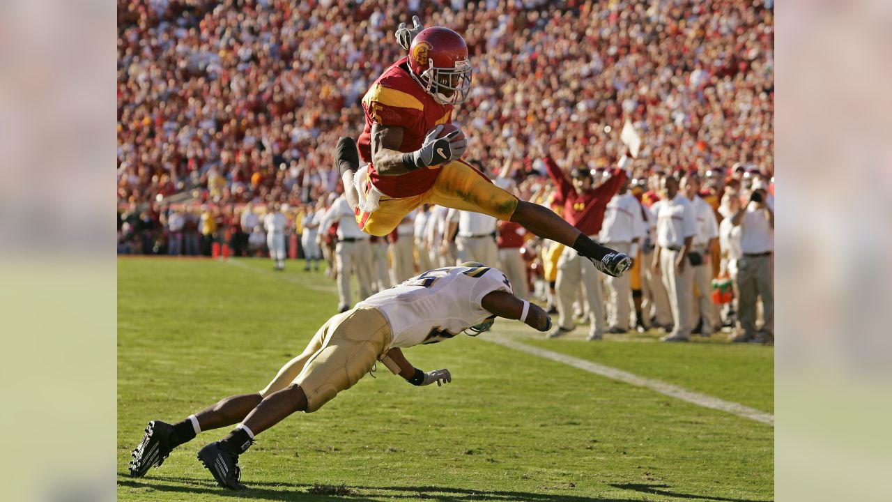 Miami Dolphins Reggie Bush runs into the end zone to score against the  Washington Redskins in the 4th quarter. The Miami Dolphins defeated the  Washington Redskins, 20-9, at Sun Life Stadium in