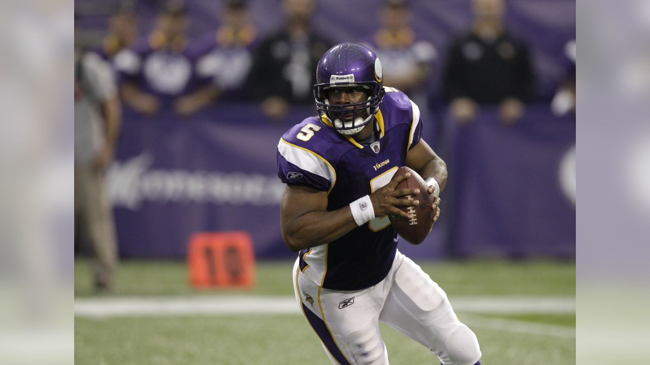 Donovan McNabb with the Vikings  Football, Nfl football, Football helmets